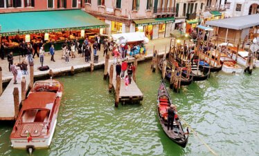 Venetian Aperitif: Wine Tasting and Cicchetti Tour