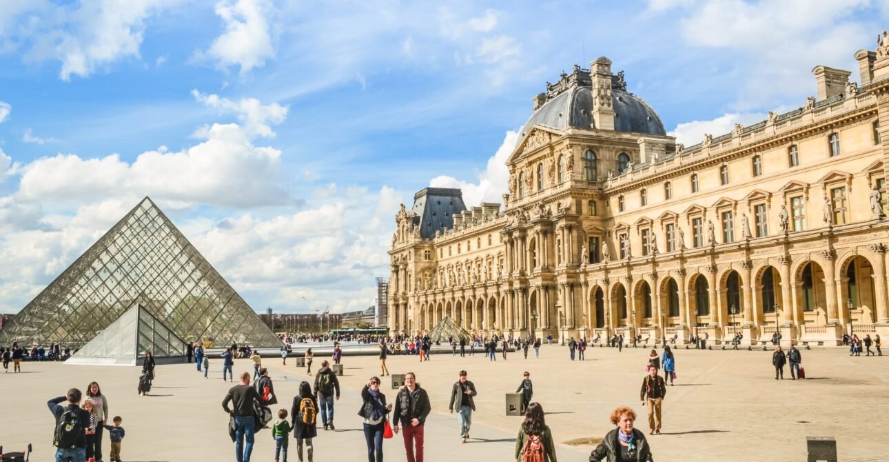 Magnificent tour of the Louvre + Mona Lisa pass