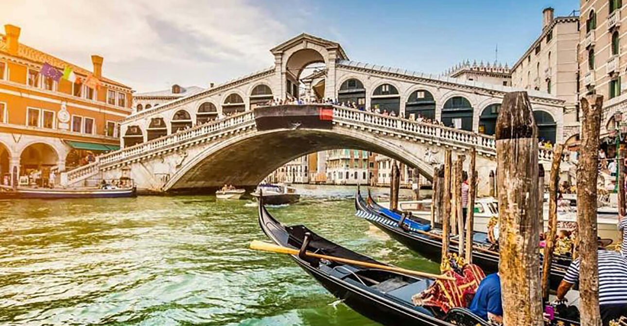 Discover Venice – Morning Walking Tour and Gondola