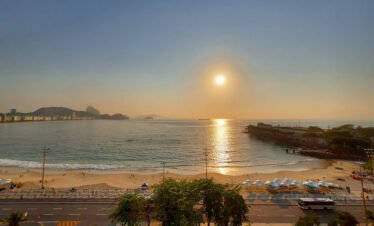 Tour Arpoador Sunset: Iconic Copacabana & Sunset at Arpoador